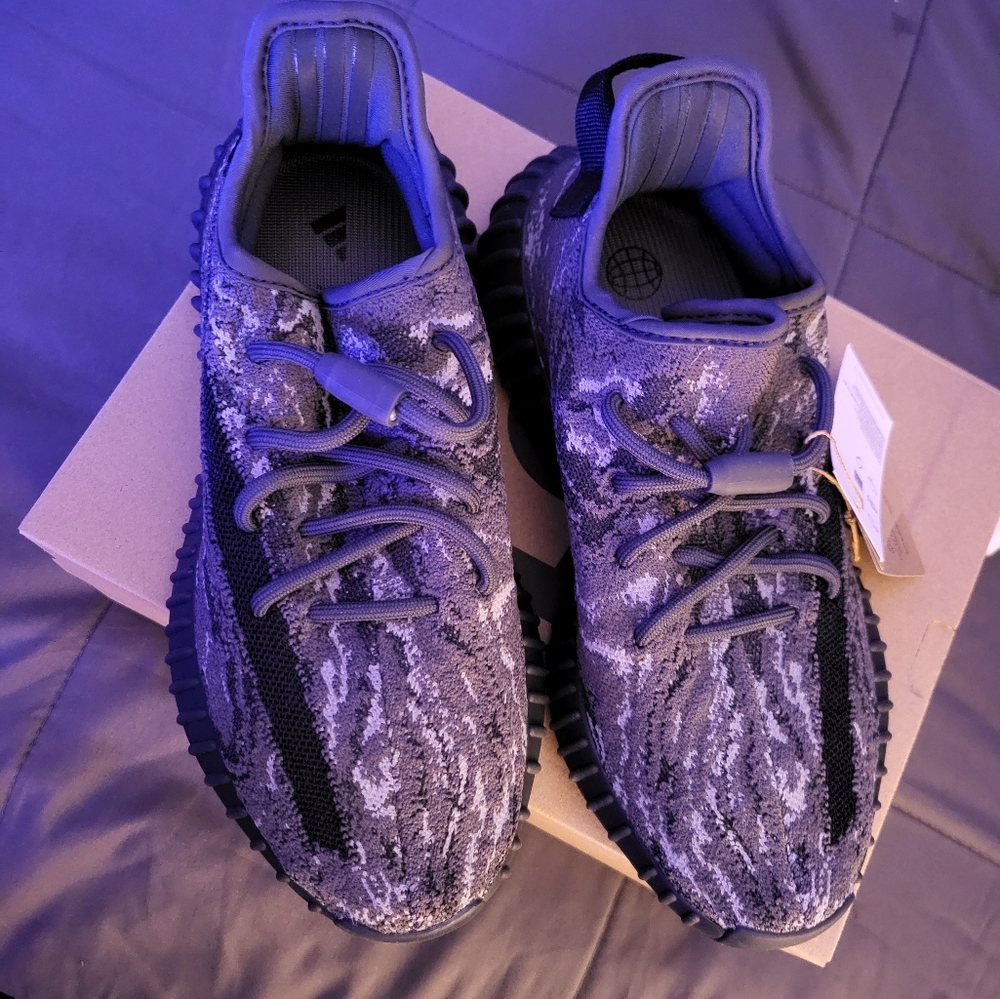 Yeezy Sneakers